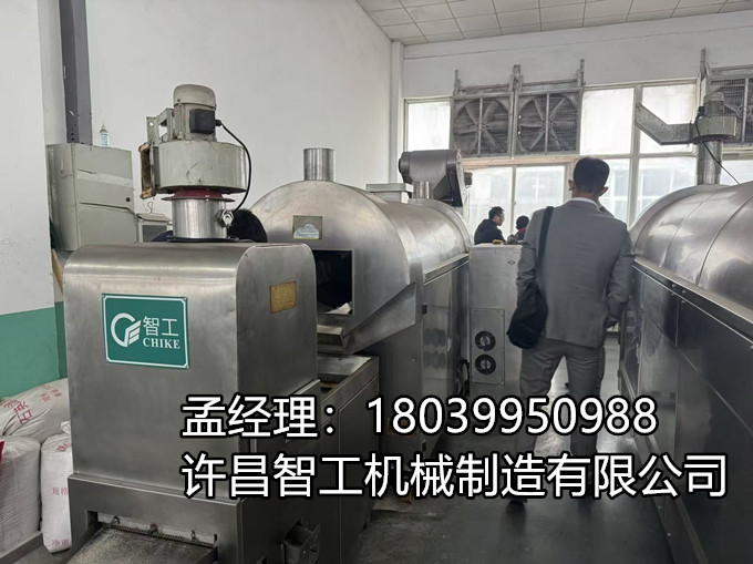 3月4日，客戶蒞臨我廠考察炒苦蕎片設(shè)備，現(xiàn)場(chǎng)試機(jī)、實(shí)地看效果。